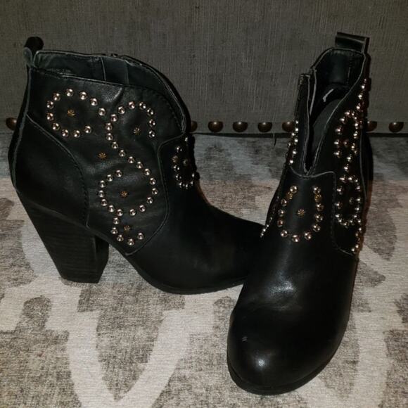 Steve Madden Awsum Women's 7.5 Studded Black Leather Upper Western Ankle Boots - Picture 2 of 9